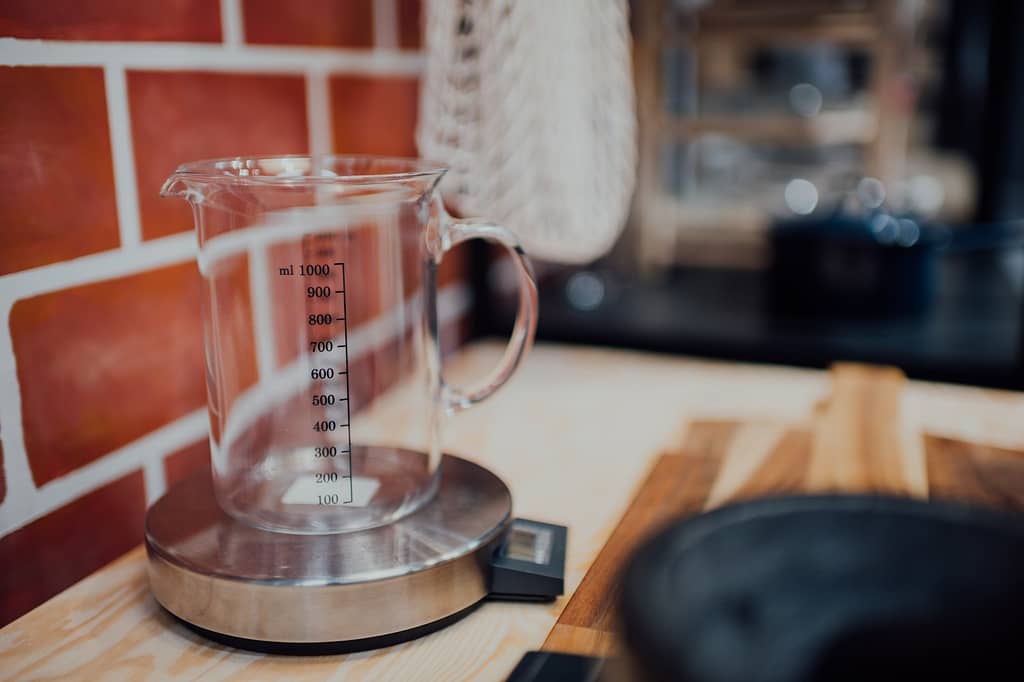 Clear glass used to measure 1 liter in gallons